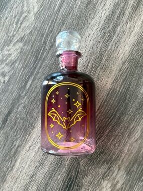 Limited edition target bat decanter